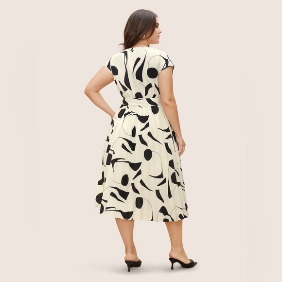 BLOOMCHIC
Silhouette Floral Print Cap
Sleeve Midi Dress - Picture 2 of 14
